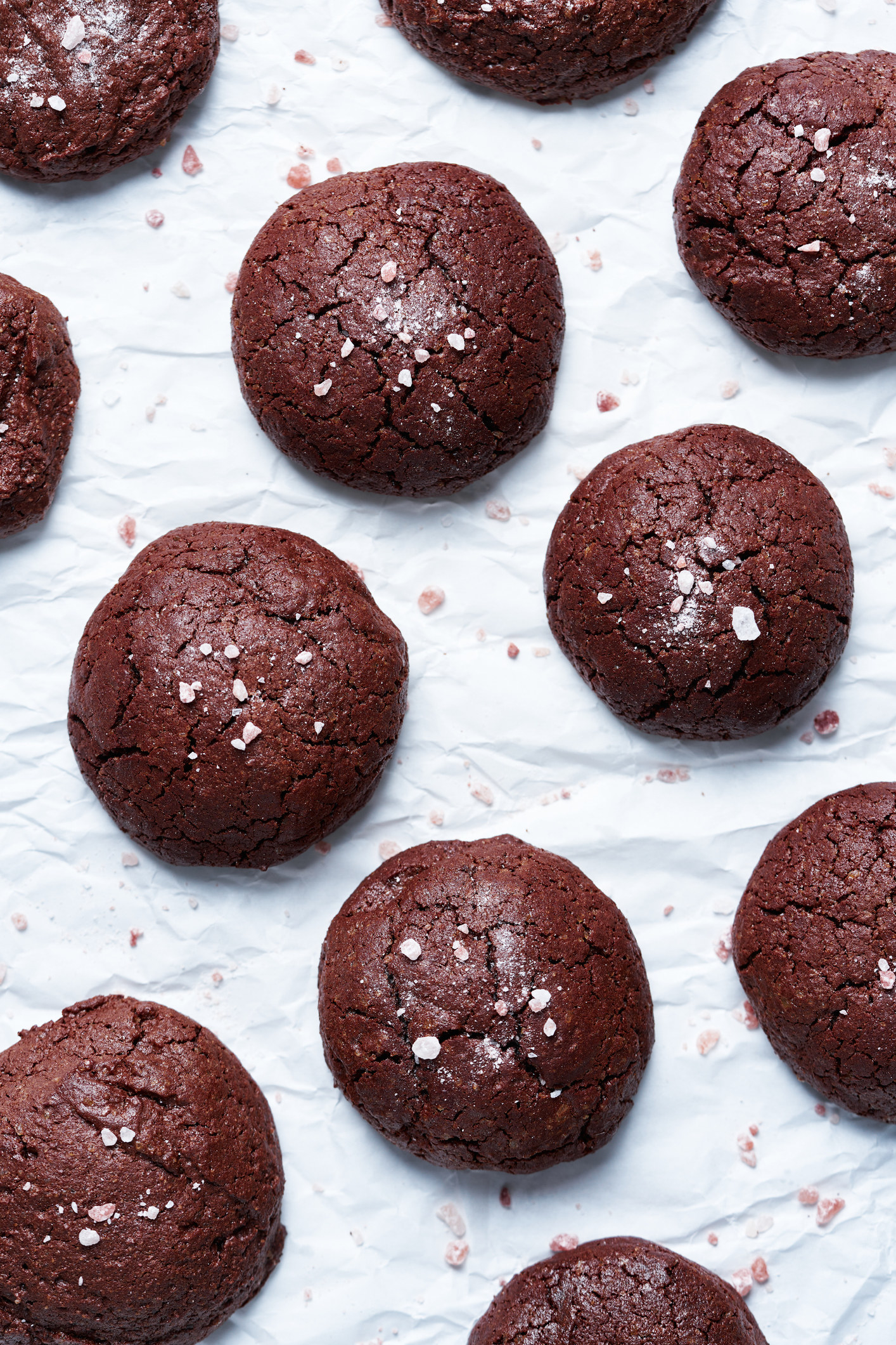 Chocolate cookies with sea salt