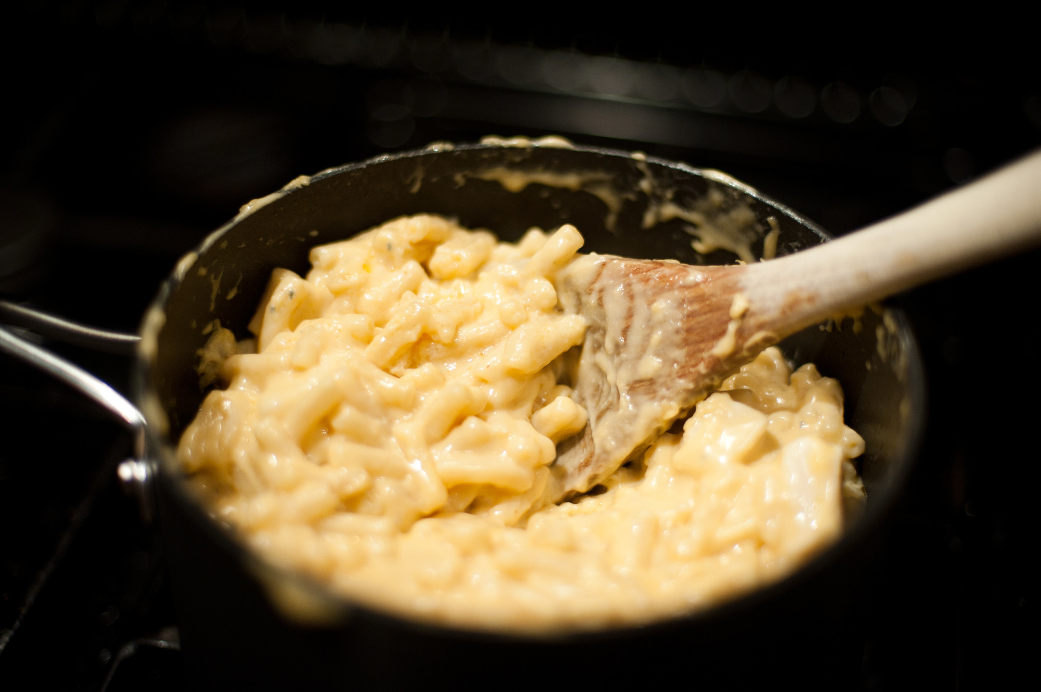 Mac &#x27;n&#x27; cheese in a pot